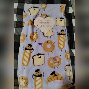 Betsey Johnson 50" x 60" Ultra Soft Plush Throw